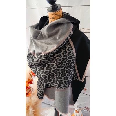 Écharpe léopard noire