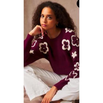 Pull à fleurs bordeaux 