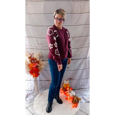 Pull à fleurs bordeaux 